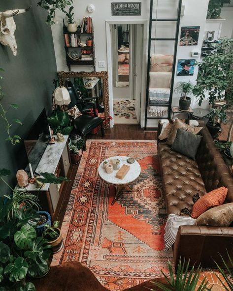 15 Rug Ideas to Inspire Every Room and Style - The Roll-Out Kitchen Plants Decor, Cozy Boho Living Room, City Living Room, Library Living Room, Green Vibes, Hanging Bedroom, Living Room Plants, Kitchen Decor Apartment, House Plants Decor