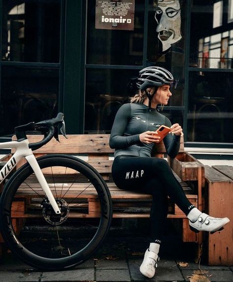 Adventure Bike Cycling, Bicycle Photoshoot, Women Cyclists, Cycling Posters, Urban Bicycle, Cycling Photography, Sports Wear Women, Cycle Chic, Winter Cycling