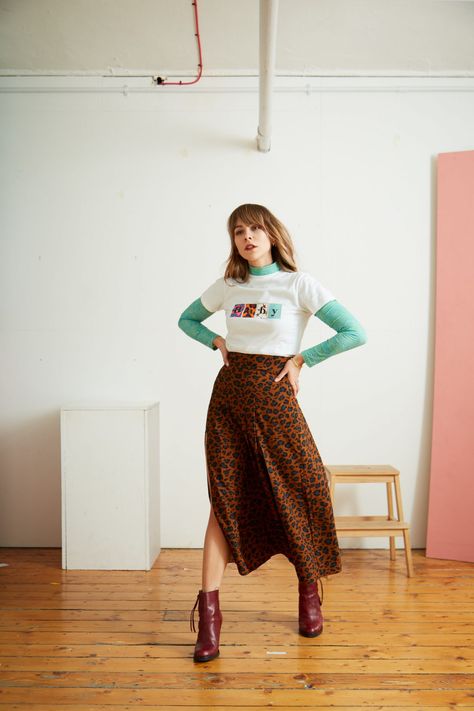 Funky Modest Fashion, Colorful Modern Outfits, Quirky Chic Style, Megan Ellaby Style, Modest Maximalist Fashion, Midsize Vintage Outfits, Bold Pattern Outfit, Colorful Eclectic Fashion, Casual Work Outfits Summer Office Wear