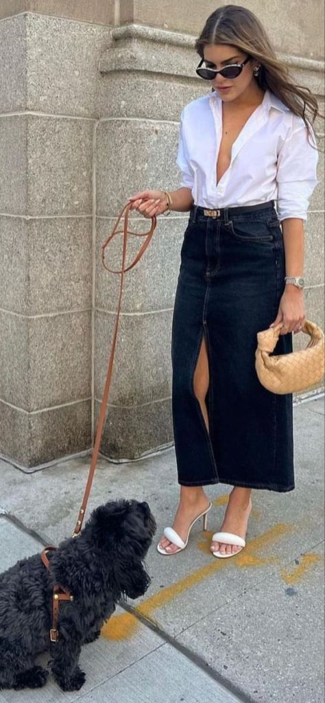 Italian Street Style Women, Long Denim Skirt Outfits, Italian Fashion Summer, Street Style Outfits Casual, Italian Fashion Street, Casually Chic, Denim Skirt Outfits, Long Denim Skirt, Summer Work