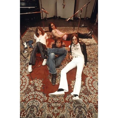 The Rusty Pin sur Instagram : Back in London🍻 All orders shipped and a bunch of new stuff to come! Here’s my fav photos of The Stooges for you all 😘 Amy Locane, Coffee Table Photo Book, Proto Punk, Iggy And The Stooges, The Stooges, Hermann Hesse, Iggy Pop, Initial Prints, Pop Photos