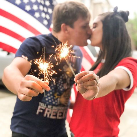 beth on Instagram: “Land that I love ❤️🇺🇸” 4th Of July Pictures, Floating Paper Lanterns, 4th Of July Pics, July Pictures, 4th Of July Photography, 4th Of July Photos, 13 Colonies, Floating Lanterns, Forth Of July