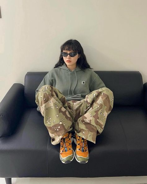 How about her color? ⛵️ Outfit info 👇🏻 • • • 📸 @10lllllllllla 🇰🇷 🕶️Eyewear : gentlemonster 👔Top : carhartt 👖Bottom : 10llllllllll 👞Shoes : salomon • • • • • • sunglasses, gray hoodie, camouflage military pants, orange hiking boots, women’s outfit, south korea Carhartt Hoodie Outfit, Hiking Boots Women Outfit, Orange Shoes Outfit, Camouflage Pants Outfit, Salomon Shoes Women, Salomon Boots, Backpacking Outfits, Activewear Photoshoot, Outfit Info