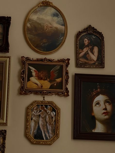 Classic Art Gallery Wall, Moody Art Gallery Wall, Dark Academia Aesthetic Gallery Wall, Medieval Aesthetic Room Decor, Framed Art Wall Bedroom, Wall Of Paintings Aesthetic, Moody Photo Wall, Gallery Wall Interior Design, Baroque Gallery Wall