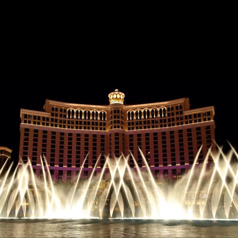 Bellagio Fountains Photography, Las Vegas Bellagio Fountain, Las Vegas Fountains, The Bellagio Las Vegas, Bellagio Fountains Las Vegas, Las Vegas Travel Poster, Bellagio Vegas, Las Vegas Bellagio, Travel Embroidery