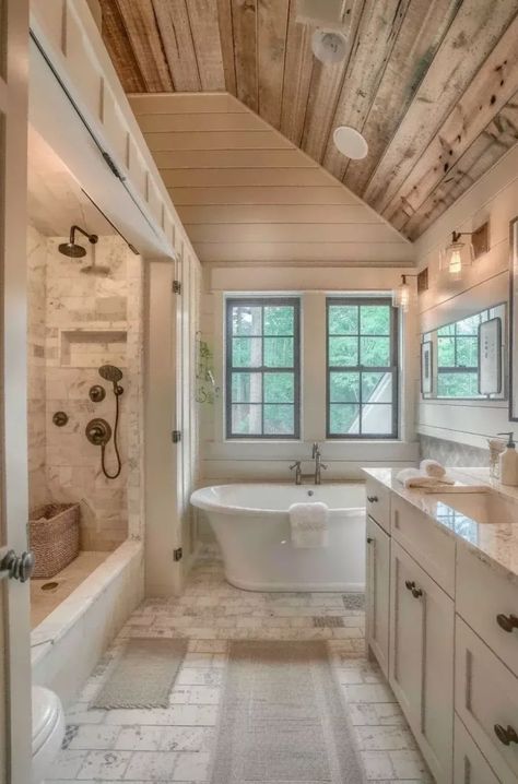 As someone who loves the rustic charm of farmhouse decor, I know how important it is to make every room in the house feel cozy and welcoming. Home Inspo Farmhouse, Big Farmhouse Bathroom, Country Farmhouse Home, Farmhouse Vibes Aesthetic, Cute Country House Farmhouse, Dream House In The Country, House Inspo Farmhouse, House Interior Western, White Western House