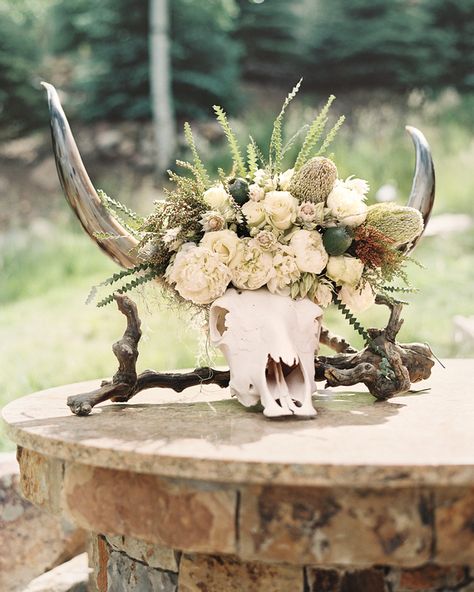 Thanksgiving Table Centerpieces, Non Floral Centerpieces, Unique Wedding Centerpieces, Boho Wedding Centerpieces, Beautiful Wedding Centerpiece, Expensive Flowers, Simple Wedding Flowers, Animal Skull, Centerpiece Wedding