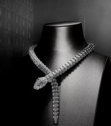 Snake Necklace Bulgari, Serpent Necklace Bulgari, Bvlgari Jewelry Serpent, Bulgari Necklace Diamond, Bvlgari Snake Necklace, Jewelry Collection Aesthetic, Bvlgari Jewelry Necklaces, Bulgari Jewelry Necklaces, Bulgari Serpenti Necklace