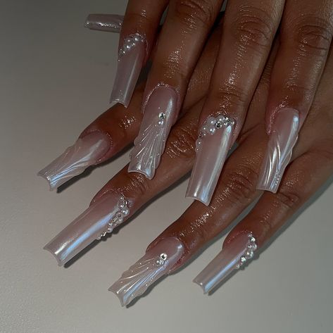 Pearl Nails Acrylic, Acrylic Nails With Pearls, Pearl Acrylic Nails, Mother Of Pearl Nails, Airy Fairy, Fairy Nails, Pink French Nails, La Nails, Airbrush Nails