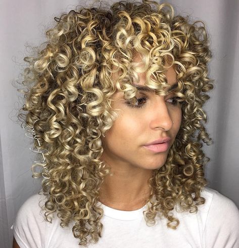 50 Natural Curly Hairstyles to Try in 2019 - Hair Adviser Hairstyles With Curled Hair, Natural Curly Hairstyles, Layered Curls, Black Bob, Blonde Curly Hair, Long Layered Haircuts, Haircuts For Curly Hair, Curly Hair Inspiration, Beautiful Curls