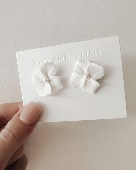 V I V I E M B E L L I S H on Instagram: "Custom earrings for a gorgeous Italian bride-to- be. Hand-sculpted florals and freshwater pearls on sterling silver posts ☁️💫 . . . #viviembellishbride #viviembellishbridal #bridalhairpiece #floralhairpins #bride #bridahairaccessories #bridalfashion #bridallook #bridalinspiration #modernbridal #elegantbride #bridalinspo #bridetobe #engaged #flowerearrings #tinyearrings #bridestyle #bridalstyle #handmade #accessorydesigner #instabride #luxurywedding #real Wire Accessories, Etsy Shop Branding, Handmade Ceramic Jewelry, Floral Hair Pins, Diy Earrings Polymer Clay, Polymer Clay Jewelry Diy, Polymer Jewelry, Polymer Clay Necklace, Clay Jewelry Diy