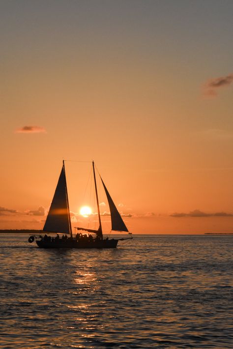 between the sails - sunset cruise | Colleen Laughlin | Flickr Sunset Boat Cruise, Sailing Photography, Sunset Cruise, Wedding Vibes, Kauai, Sailing Ships, Bachelorette Party, Sailing, Photography