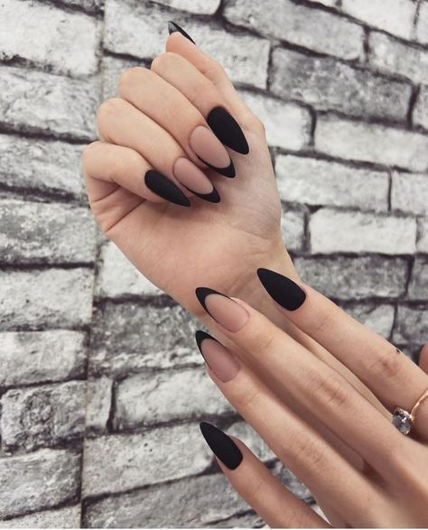 Black Gel Nails, Witchy Nails, Romantic Nails, Goth Nails, Edgy Nails, Almond Acrylic Nails, Black Nail, Chic Nails, Short Acrylic Nails