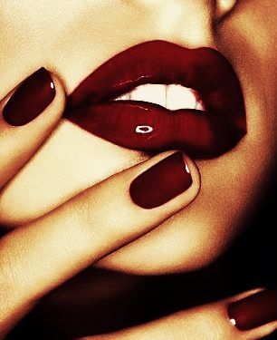 wedding guest chic <3 Dark Maroon Lipstick, Maroon Lips, Maroon Eyeshadow, Maroon Lipstick, Deep Red Lips, Lipstick Dark Red, Burgundy Lips, Nails Dark, Dark Red Lips