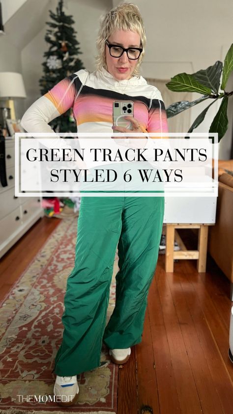 Style Green Wide Leg Pants, Green Jogging Pants Outfit, Green Adidas Track Pants Outfit, Styling Track Pants Women, Green Adidas Pants Outfit, Wide Leg Athletic Pants Outfit, Outfits With Track Pants, Adidas Wide Leg Pants Outfit, Green Track Pants Outfit