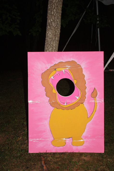 Feed the lion bean bag toss.  See more games at www.schoolcarnivals.com. Lion Bean Bag Toss, Party Games For Toddlers, Outdoor Games For Toddlers, Baby Shower Outdoor, Toddler Bean Bag, Toddler Party Games, Homemade Board Games, Lion Party, Bean Bag Games