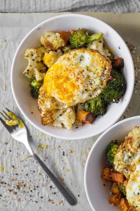 Roasted Veggie Bowl, Vegan Grill, Eggs Dinner, Everything Bagel Seasoning, Eat Healthy Food, Bagel Seasoning, Healthy Eggs, Get Rid Of Warts, Veggie Bowl