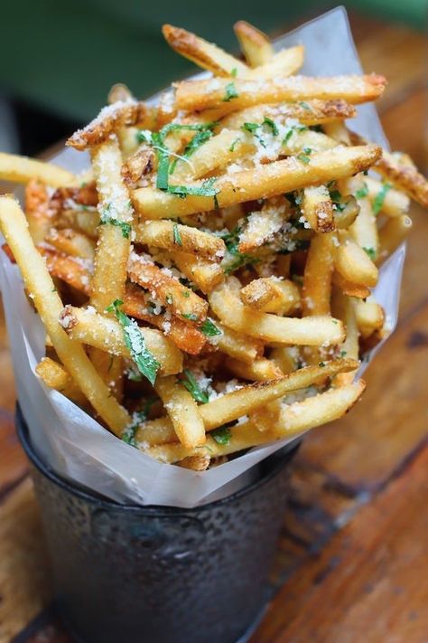 Truffle French Fries, Parmesan Truffle Fries, Street Food Design, Healthy Drinks Smoothies, Culinary Recipes, French Fries, Food Menu, Om Nom, Food Cravings