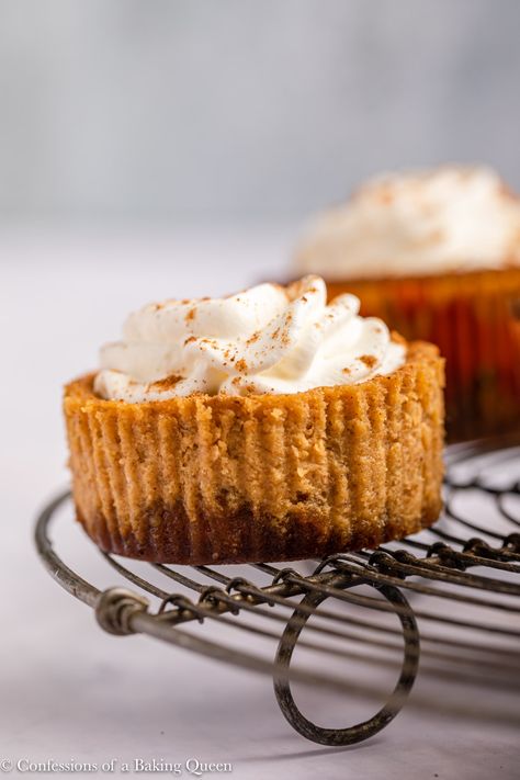 Easy Mini Pumpkin Cheesecakes - Confessions of a Baking Queen Pumpkin Cheesecakes, Mini Pumpkin Cheesecake, Mini Cheesecake Recipes, Pumpkin Cheesecake Recipes, Cupcake Tray, Individual Desserts, Pumpkin Pie Filling, Mini Cheesecakes, Mini Pumpkins