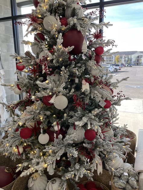 White Silver And Red Christmas Tree, Flocked Tree With Red Decor, Snow Flocked Christmas Tree Decor, Christmas Tree Ideas Red And White, Silver Red Christmas Tree, Church Christmas Decorations, Christmas Tree Inspo, Frosted Christmas Tree, Pretty Christmas Decorations