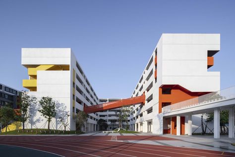 Dormitory Exterior, Dorm Exterior, Modern School Design, High School Exterior, Highschool Design, School Stairs, School Facade, School Exterior, High School Project