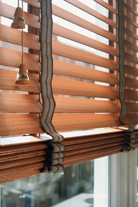 wooden blinds with decorative tapes. Grey Kitchen Blinds, Types Of Blinds, Bathroom Blinds, Budget Blinds, Modern Blinds, Bedroom Blinds, Horizontal Blinds, Blinds Design, Outdoor Blinds