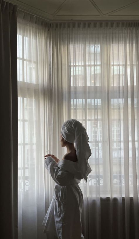 Bathroom Getting Ready Aesthetic, Hotel Window Photoshoot, Moody Spa Aesthetic, Spa Stock Photos, Winter Spa Aesthetic, Airbnb Aesthetic Photos, Hotel Getting Ready Photos, Hotel Robe Aesthetic, Luxury Hotel Photoshoot