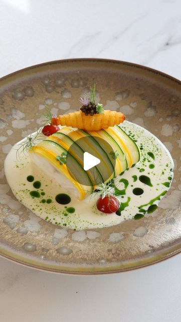 Fish Starters Fine Dining, Vegetarian Fine Dining Recipes, Fine Dining Fish Recipes, Fish Dishes Fine Dining, Fine Dining Soup, Fish Fine Dining, Fancy Fish Dinner, Michelin Star Food Plating, Fine Dining Starters