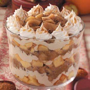 Caramel Apple Trifle Caramel Apple Trifle, Desserts Nutella, Smores Dessert, Layered Dessert, Fresh Fruit Recipes, Apple Trifle, Trifle Desserts, Trifle Recipe, Thanksgiving Food Desserts