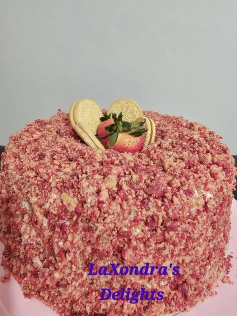 Black Peoples Pound Cakes | Strawberry crunch pound cake | Facebook Lemon Crunch Cake Recipe, Strawberry Crunch Pound Cake, Crunch Pound Cake, Moist Lemon Cake Recipe, Cakes Strawberry, Pound Cake Recipes Easy, Moist Lemon Cake, Strawberry Crunch, Crunch Cake