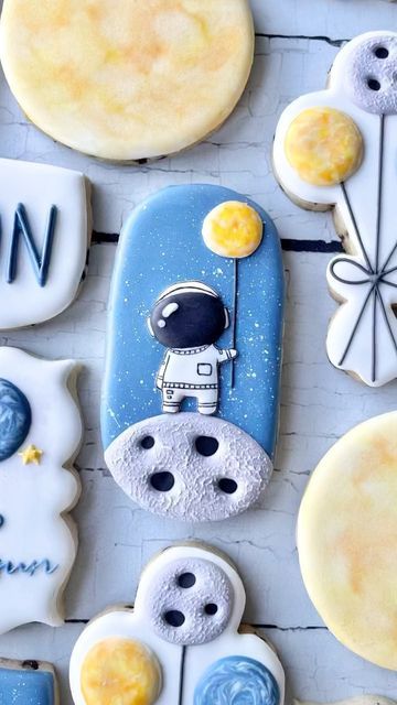 Joy Corts on Instagram: "I just love this little astronaut so much 🥹 . . . . . . #spacecookies #firsttriparoundthesuncookies #firsttriparoundthesun #astronautcookies #mooncookies #suncookies #planetcookies #ballooncookies #birthdaycookies #1stbirthdaycookies #firstbirthdaycookies #outerspacecookies #cookievideo #cookievideos #cookiedecoratingvideo #cookiedecoratingvideos" Royal Frosting, Moon Cookies, First Birthday Cookies, Balloon Cookies, Cookie Videos, Space Birthday Party, Cookies For Kids, Fancy Cookies, Cookie Frosting