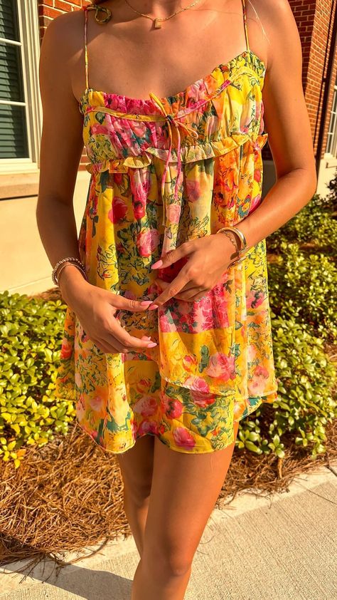 Trendy Floral Dress, Homecoming Floral Dresses, Bright Color Dresses Summer, Bright Dresses Party, Tropical Vacation Dresses, Hawaiian Birthday Party Outfit, Where To Get Summer Dresses, Pink Short Dress Casual, Cute Summer Sets