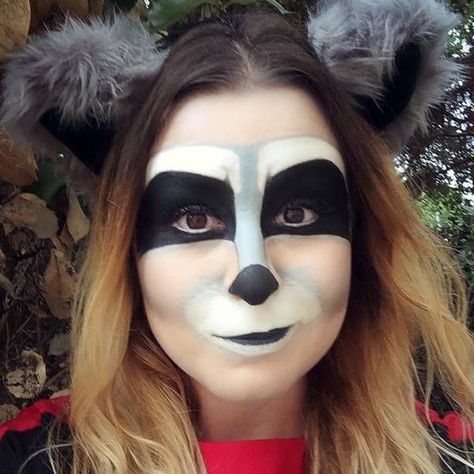 Raccoon Makeup, Halloween Makeuo, Easy Halloween Face Painting, Makeup Emo, Raccoon Face, Raccoon Eyes, Homemade Face Paints, Face Painting Easy, Face Paint Makeup