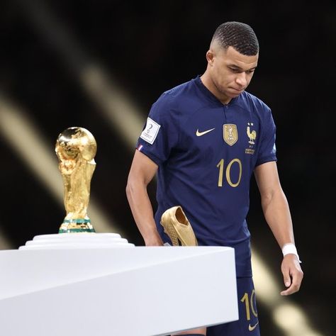 France Mbappe, Argentina Messi, Worldcup Football, French Football Players, Ronaldo Soccer, France National Team, World Cup Trophy, Word Cup, Anime Photo Profile Dark