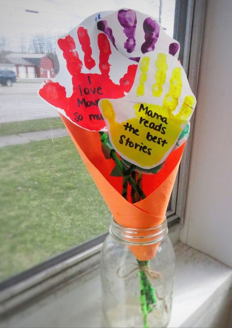 Mother's Day Craft: Handprint Flower Bouquet Handprint Flower Bouquet, Handprint Bouquet, Craft Paper Flowers, Handprint Flower, Bucket Crafts, Mothers Day Crafts Preschool, Hand Print Flowers, Craft Handprint, Flower Vase Crafts