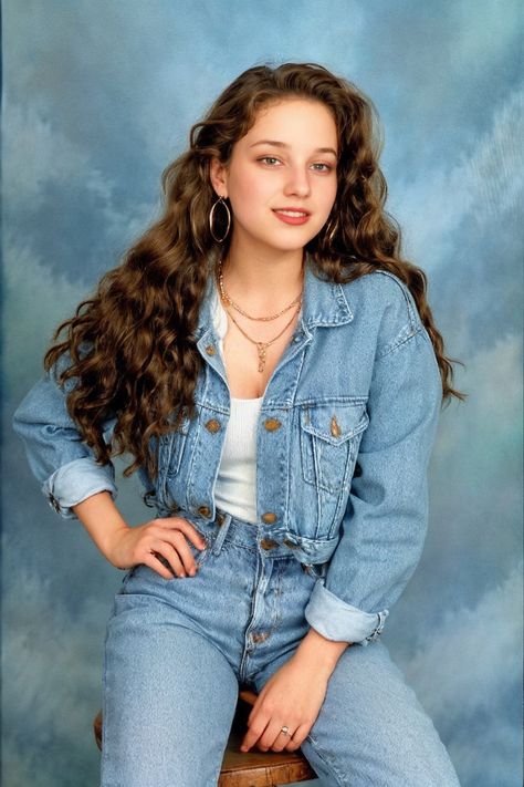 Denim Attire, Yearbook Photoshoot, Yearbook Photo, 80s Girl, 90s Trends, Yearbook Photos, Photo Outfit, Girls Denim, Interesting Faces