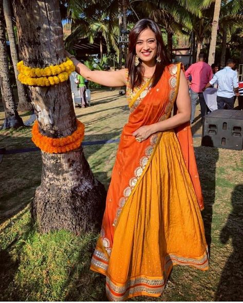 Yellow And Orange Lehenga, Marathi Haldi Look For Bride, Haldi Half Saree For Bride, Orange Haldi Outfit For Bride, Orange Haldi Outfit, Yellow And Orange Outfit, Orange Half Saree, Sweta Tiwari, Haldi Look For Bride