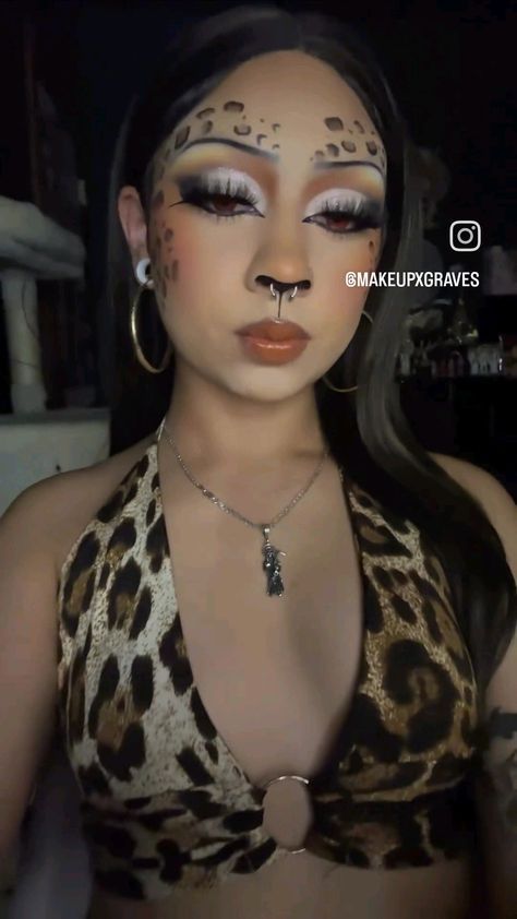 Cheetah print showcases individual, solid black spots scattered across a pale golden or tan background. Feline Makeup Look, Skunk Makeup, Leopard Makeup Halloween, Leopard Print Makeup, Cheetah Makeup, Blonde Halloween Costumes, Leopard Halloween, Leopard Makeup, Animal Makeup