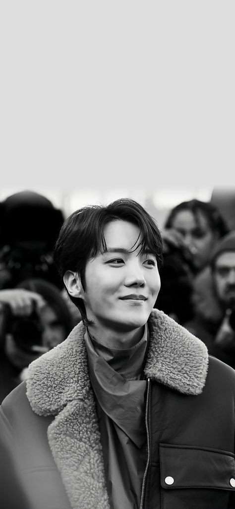 Jhope Bts Wallpaper, Hope Wallpaper, Grid Wallpaper, Bts Show, Hope Photos, Gonna Love You, Military Photos, Still In Love, Black And White Wallpaper