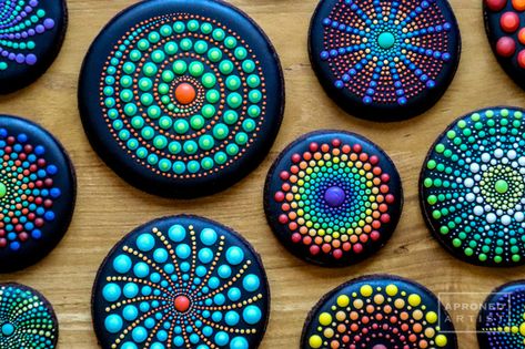 mandalas set Dot Art Painting Rocks, Painted Rocks Ideas Mandala, Rock Painting With Dots, Mandala Rocks Pattern, Dot Art Rock Painting, Dot Rocks Stone Painting, Mandala Plate Painting, Painted Rocks With Dots, Stone Painting Mandala