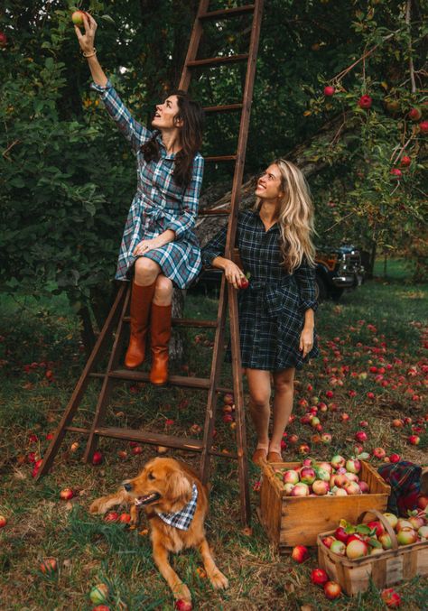 Picking Season - Classy Girls Wear Pearls Sara Vickers, Flannel Dresses, Farmer Fashion, Barbie Pets, Country Couture, Fall Photoshoot Ideas, Apple Costume, Apple Picking Outfit, Winter Womens Fashion