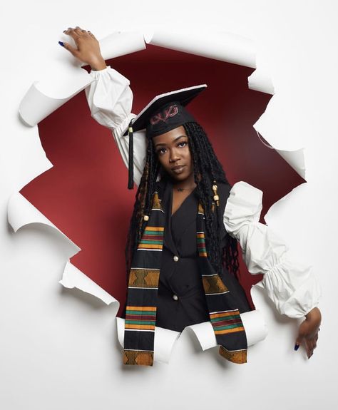 Creative Graduation Photoshoot Studio, Black Graduate Photoshoot, Creative Shot For Graduation Studio, Graduation Studio Photoshoot Ideas, Studio Graduation Pictures, Creative Shot For Graduation, Unique College Graduation Pictures Black, Spelman College Graduation Pictures, College Grad Pictures