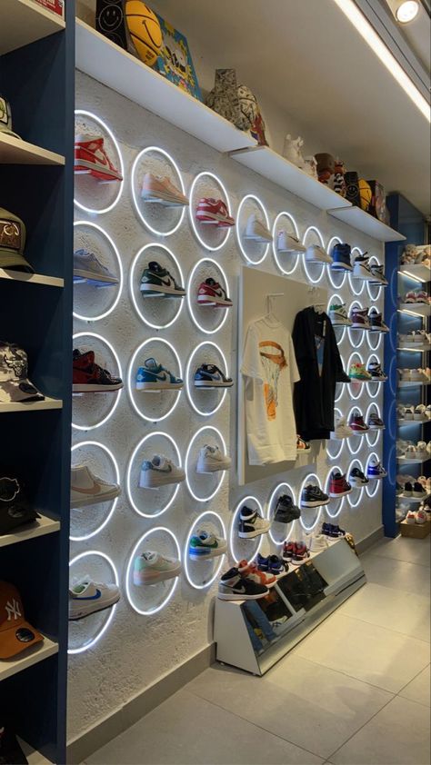 Sneakers Shop Interior Design, Shoe Display Ideas Boutiques, Sneakerhead Room, Shoe Store Design, Sneaker Displays, Store Shelves Design, Clothing Store Interior, Store Design Boutique, Latest Living Room Designs