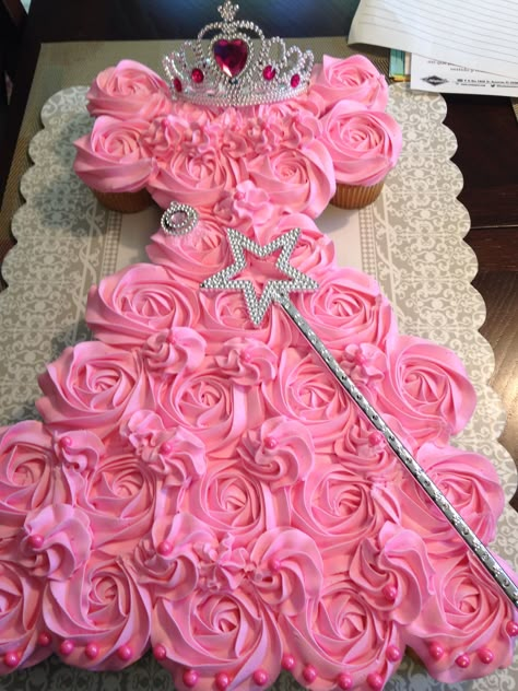 Princess Dress Cupcake Dress Cake, Princess Cupcake Cake, Princess Dress Cake, Princess Cupcake Dress, Cupcake Rosa, Birthday Recipes, Crown Cupcakes, Pull Apart Cupcake Cake, Pull Apart Cake