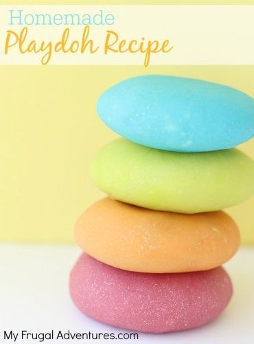 How to Make Homemade Playdoh- so simple and a great activity to do with your little ones. Add fragrances or glitter for more fun. Homemade Playdoh Recipe, Halloween Playdoh, Play Doh Recipe, Playdough Recipe, Homemade Playdough, Glitter Glue, Play Dough, Kool Aid, Childrens Crafts