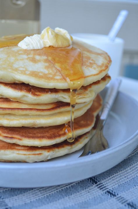 Vanilla Pancakes Recipe, Small Batch Pancakes, Small Batch Pancake Recipe, Easiest Pancake Recipe, Persian Breakfast, Retreat Food, Strawberry Pancake, Basic Pancake Recipe, Vanilla Pancakes