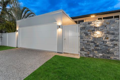 Double Carport and Feature Wall Front Entry Raised Homes, Two Story Addition, Queenslander Renovation, Dark Grey Tile, Street Appeal, Double Carport, Dental Office Design Interiors, Front Facade, Car Port