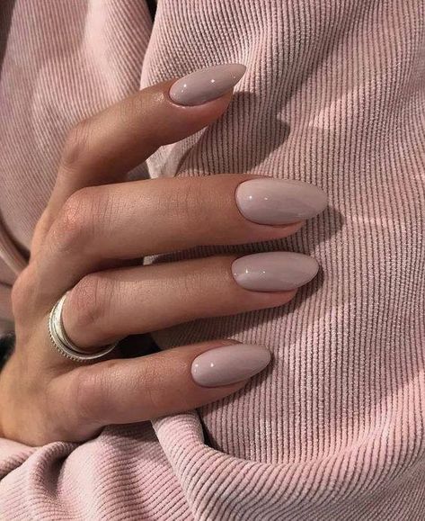 Short Almond Nails Beige, Beige Oval Nails, Almond Nails Beige, Short Beige Nails, Natural Almond Nails, Nails Beige, Short Almond Nails, Short Almond, Beige Nails