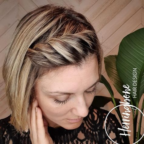 New Years Hair, Short Hair Up, Hair To One Side, Corte Bob, Up Dos, Short Hair Trends, Short Braids, Penteado Cabelo Curto, 2022 Trends