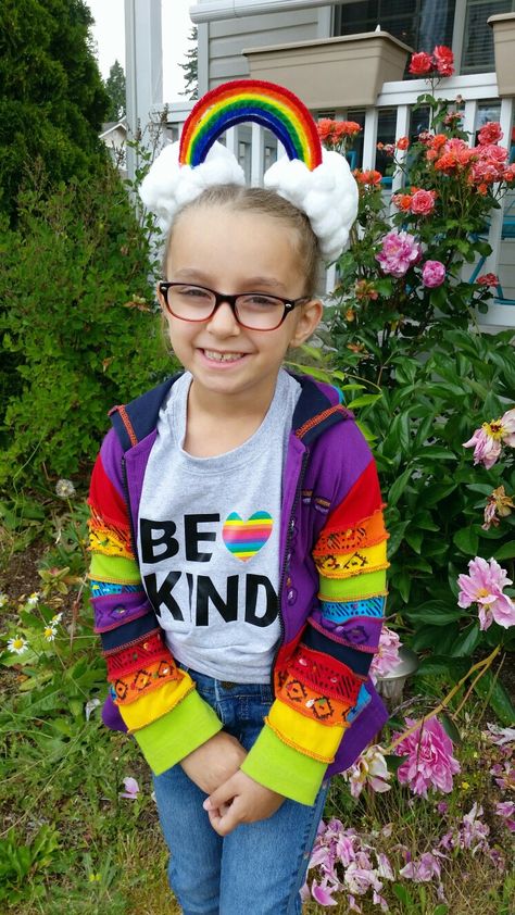 Wacky Wednesday - Crazy Hair Day at school! Rainbow pipe cleaners and cotton balls for the clouds. Crazy Hair For Kids, Crazy Hat Day, Easter Hairstyles For Kids, Wacky Hair Days, Going Out Hairstyles, Crazy Hair Day, Wacky Hair, Dress Up Day, Crazy Hair Day At School